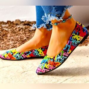 Graffiti Flats -Colorful & Fun Size 40 (8) Run Small